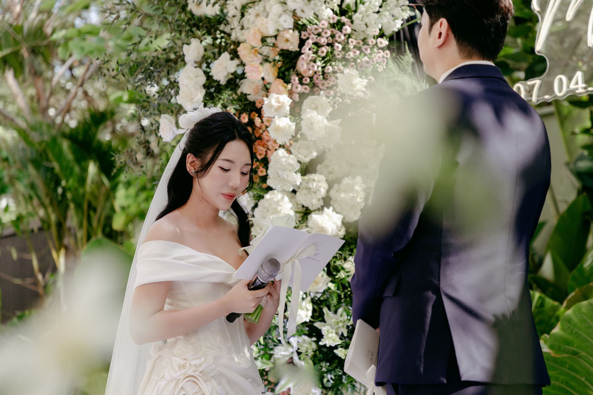 NGHỆ THUẬT VIẾT LỜI THỀ NGUYỆN (THE VOW): ĐIỂM NHẤN CẢM XÚC CHO TIỆC CƯỚI