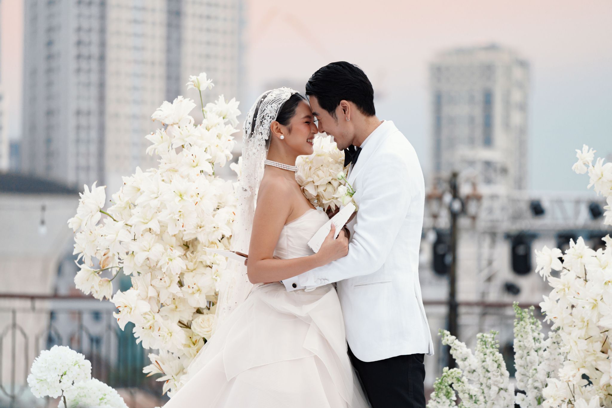 NGHỆ THUẬT VIẾT LỜI THỀ NGUYỆN (THE VOW): ĐIỂM NHẤN CẢM XÚC CHO TIỆC CƯỚI