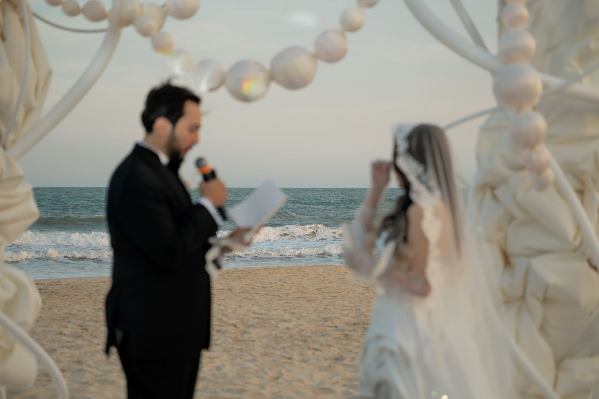 NGHỆ THUẬT VIẾT LỜI THỀ NGUYỆN (THE VOW): ĐIỂM NHẤN CẢM XÚC CHO TIỆC CƯỚI