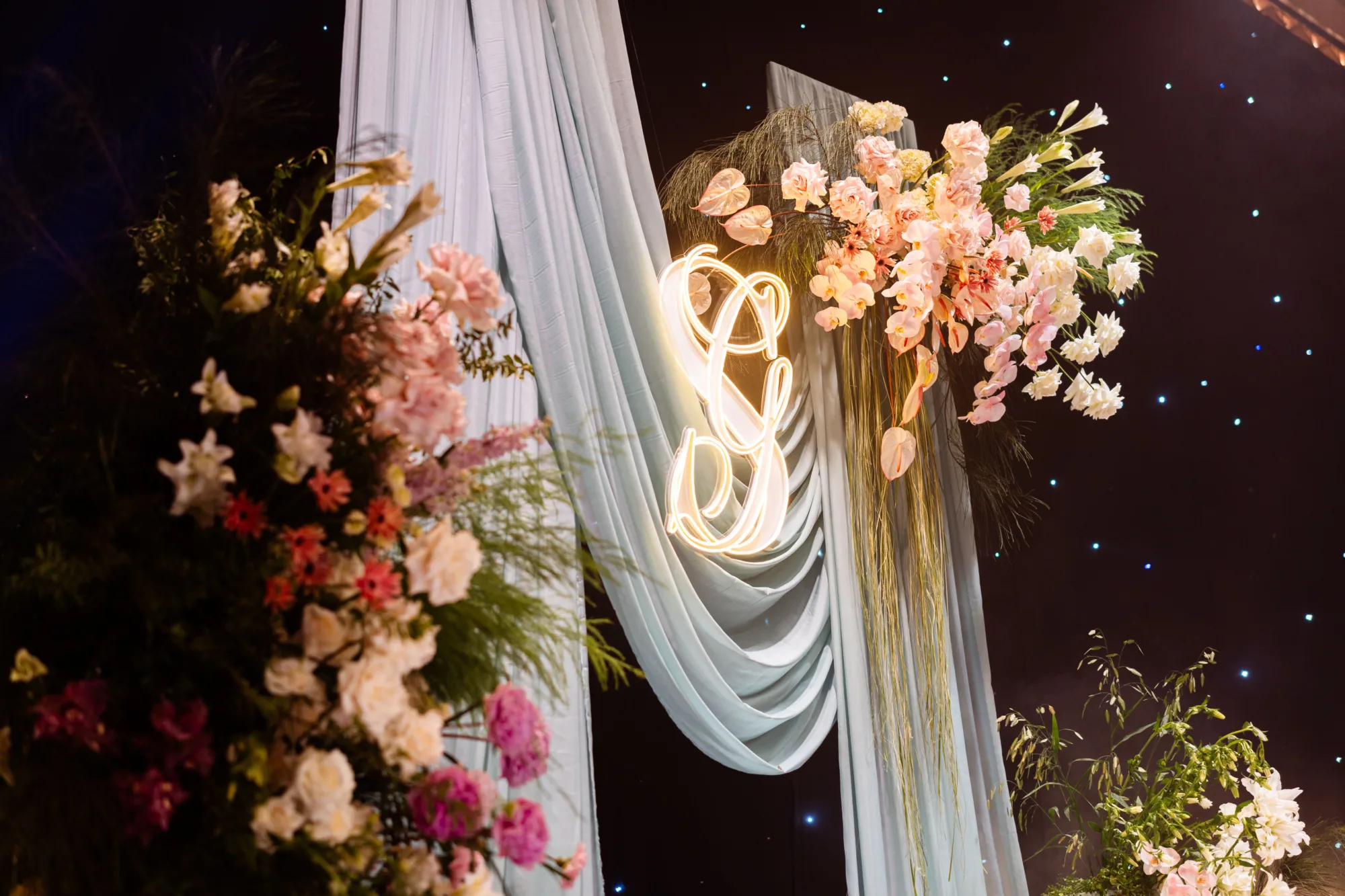 MINIMALIST WEDDING: KHI SỰ TỐI GIẢN ĐỊNH NGHĨA NÉT SANG TRỌNG TINH TẾ