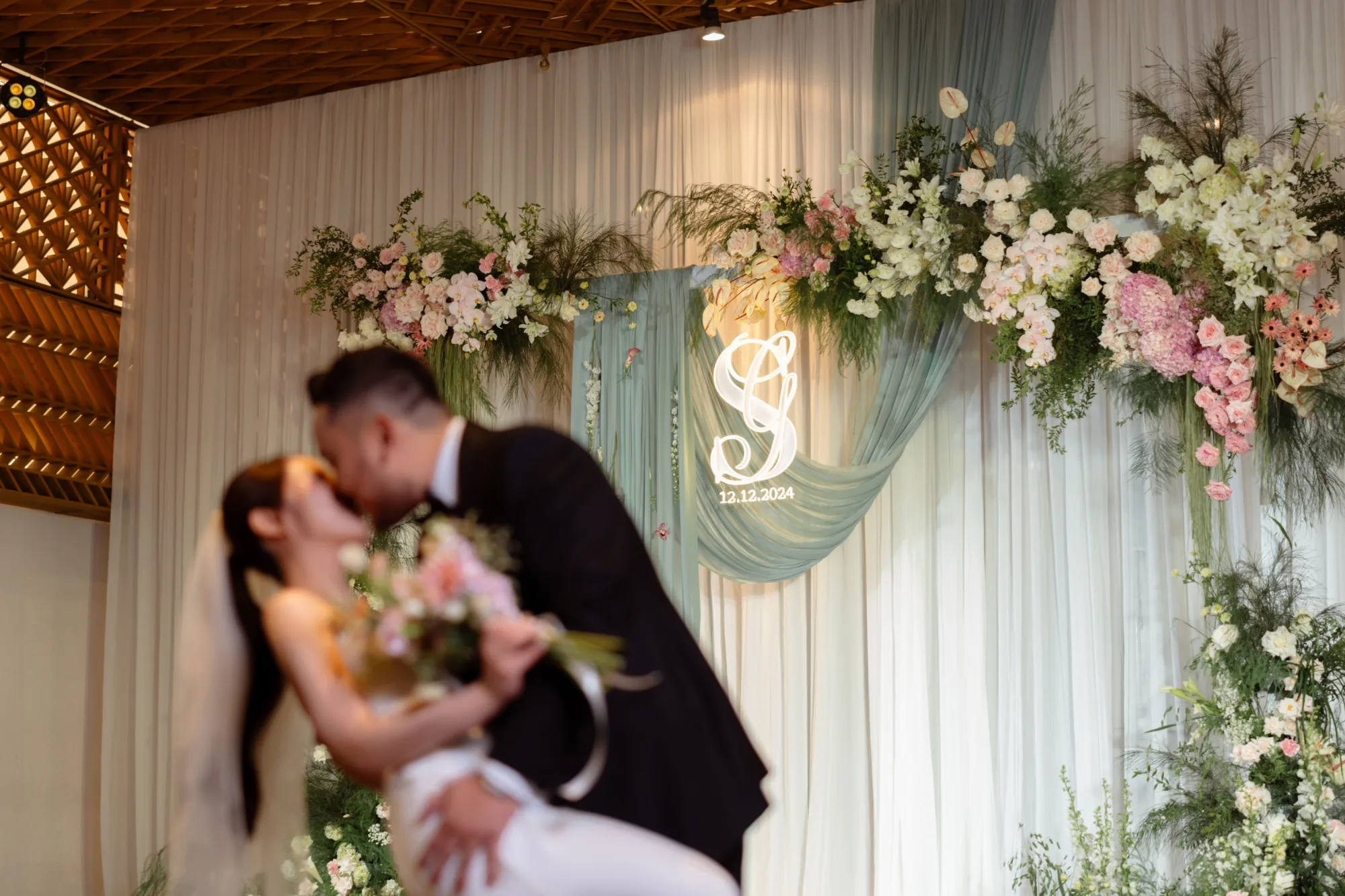 MINIMALIST WEDDING: KHI SỰ TỐI GIẢN ĐỊNH NGHĨA NÉT SANG TRỌNG TINH TẾ
