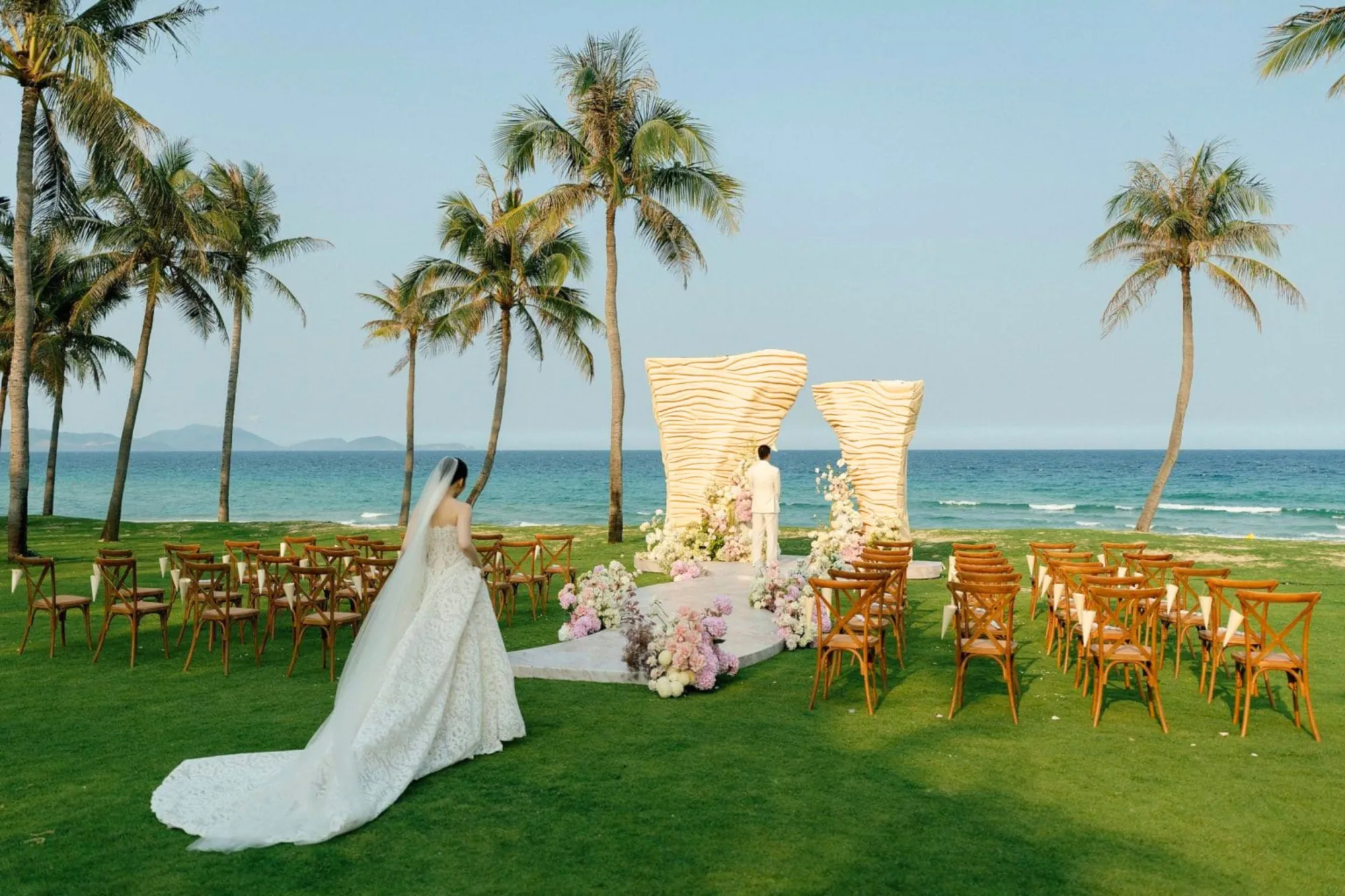 BEACH WEDDING: 7 ĐIỂM ĐẾN LÃNG MẠN CHO LỄ CƯỜI BÊN BỜ BIỂN