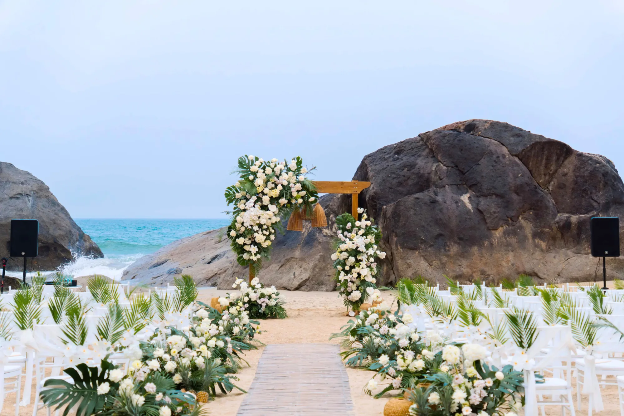BEACH WEDDING: 7 ĐIỂM ĐẾN LÃNG MẠN CHO LỄ CƯỜI BÊN BỜ BIỂN
