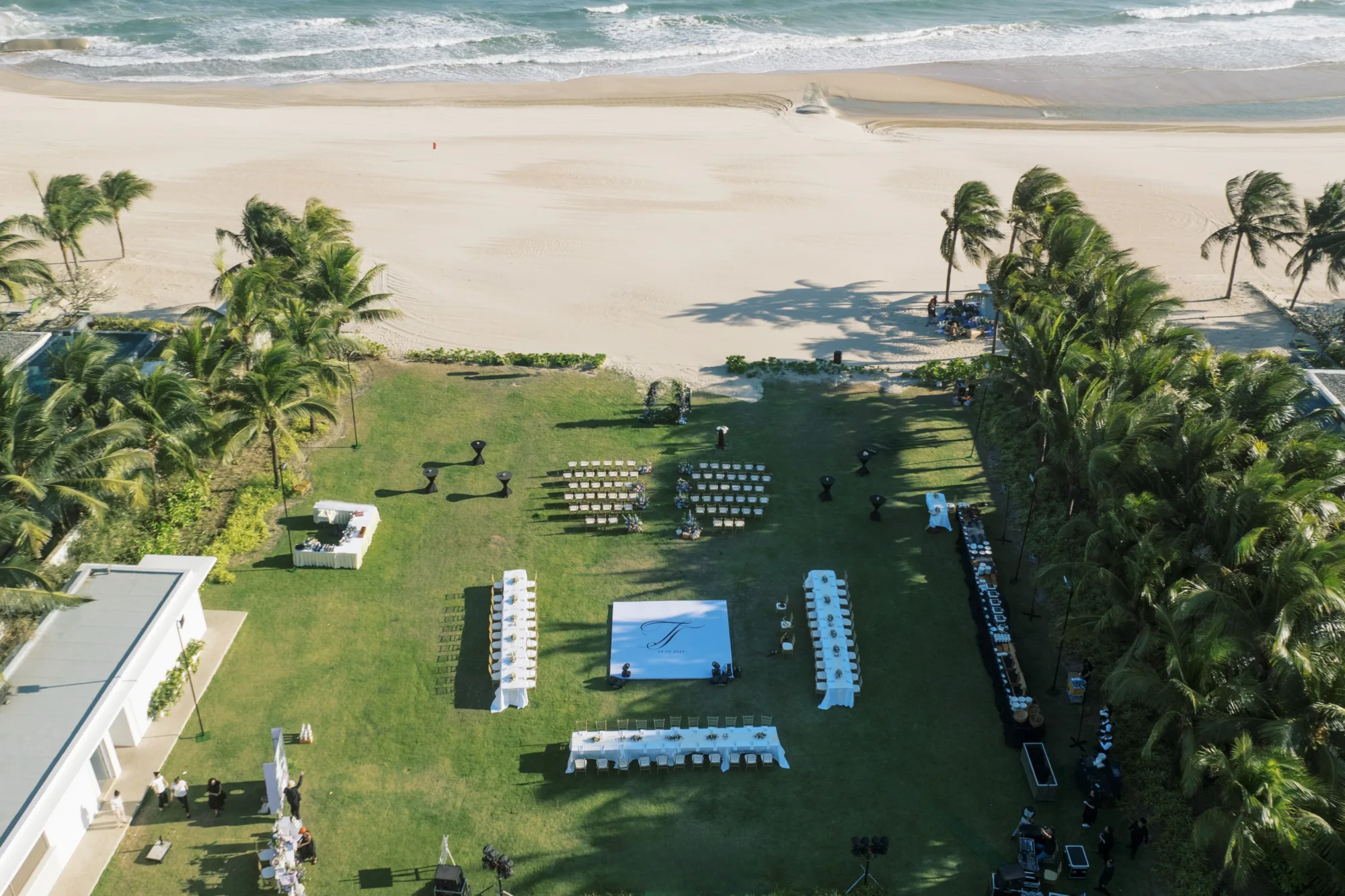 BEACH WEDDING: 7 ĐIỂM ĐẾN LÃNG MẠN CHO LỄ CƯỜI BÊN BỜ BIỂN
