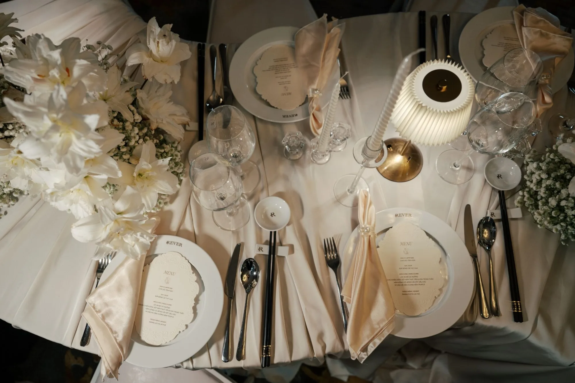 THE ART OF TABLESCAPES: SỰ SANG TRỌNG VÀ TINH TẾ TRONG TỪNG CHI TIẾT