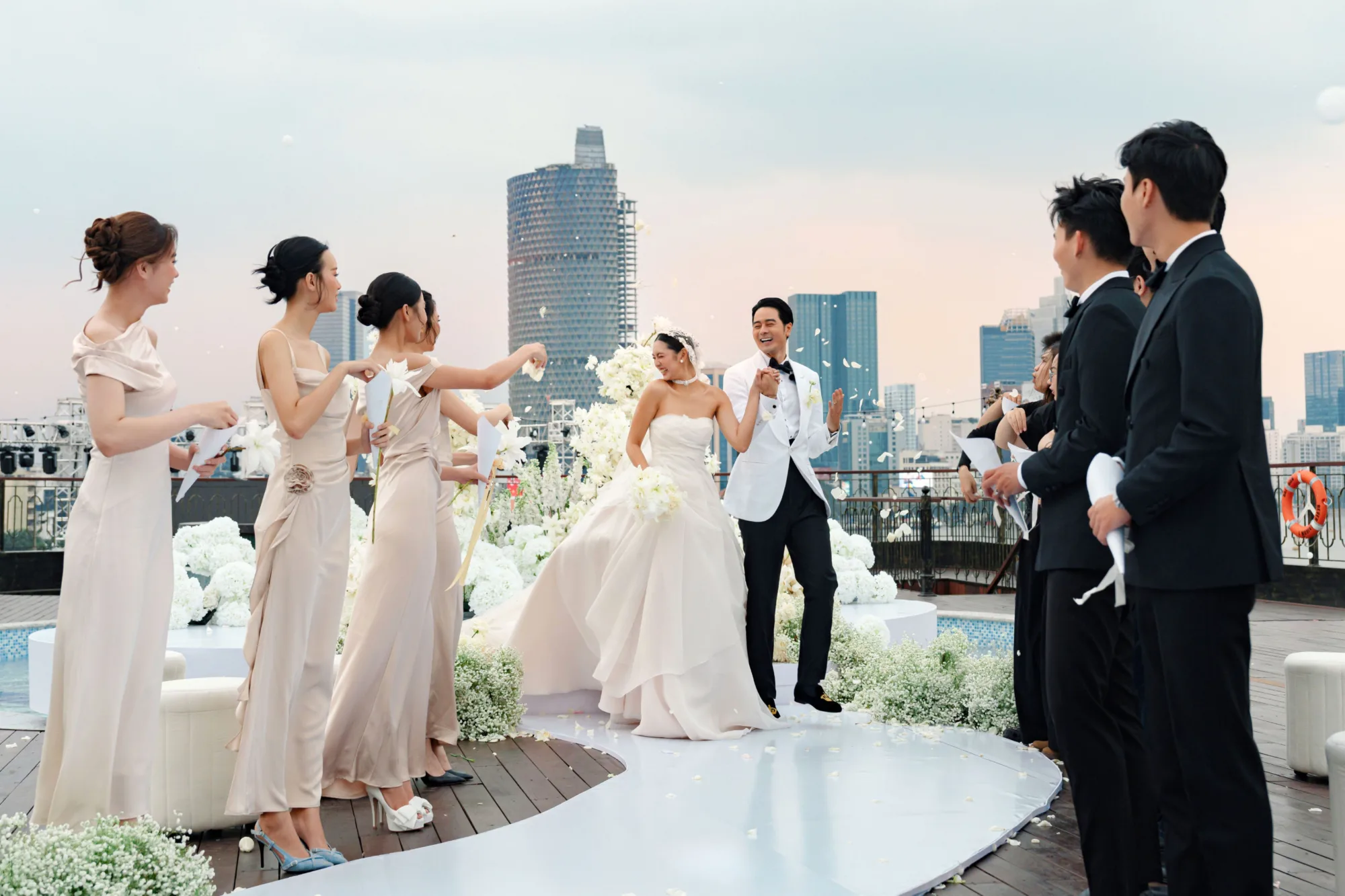 VÌ SAO NÊN BẮT ĐẦU HÀNH TRÌNH CƯỚI CÙNG THE DREAM JOURNEY?