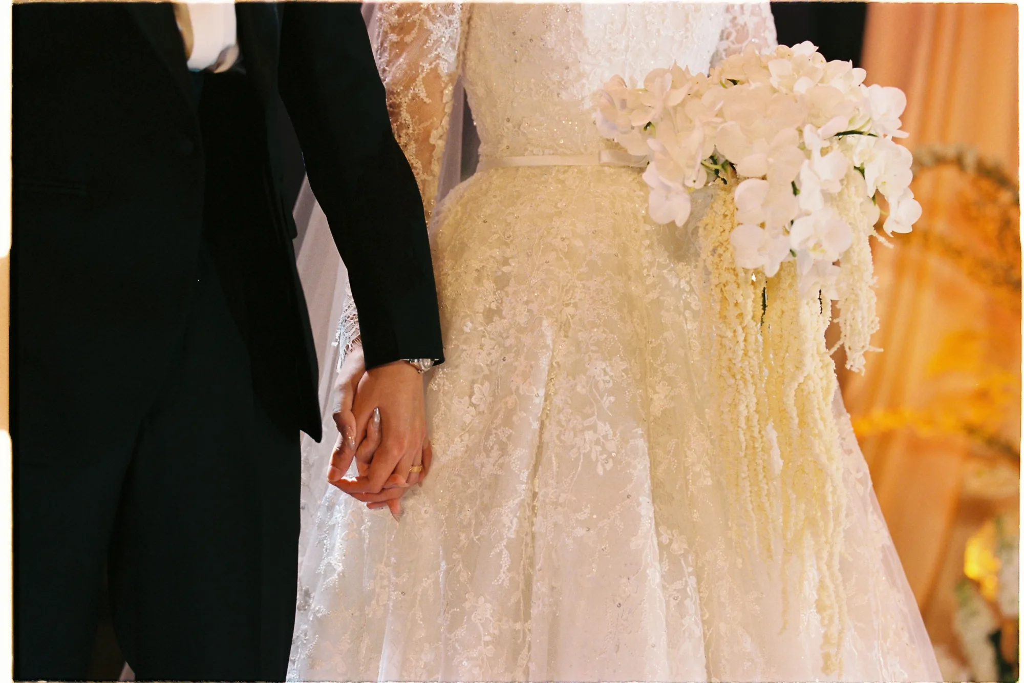 DOCUMENTARY & FILM WEDDING PHOTOGRAPHY: XU HƯỚNG CHỤP CƯỚI 2026
