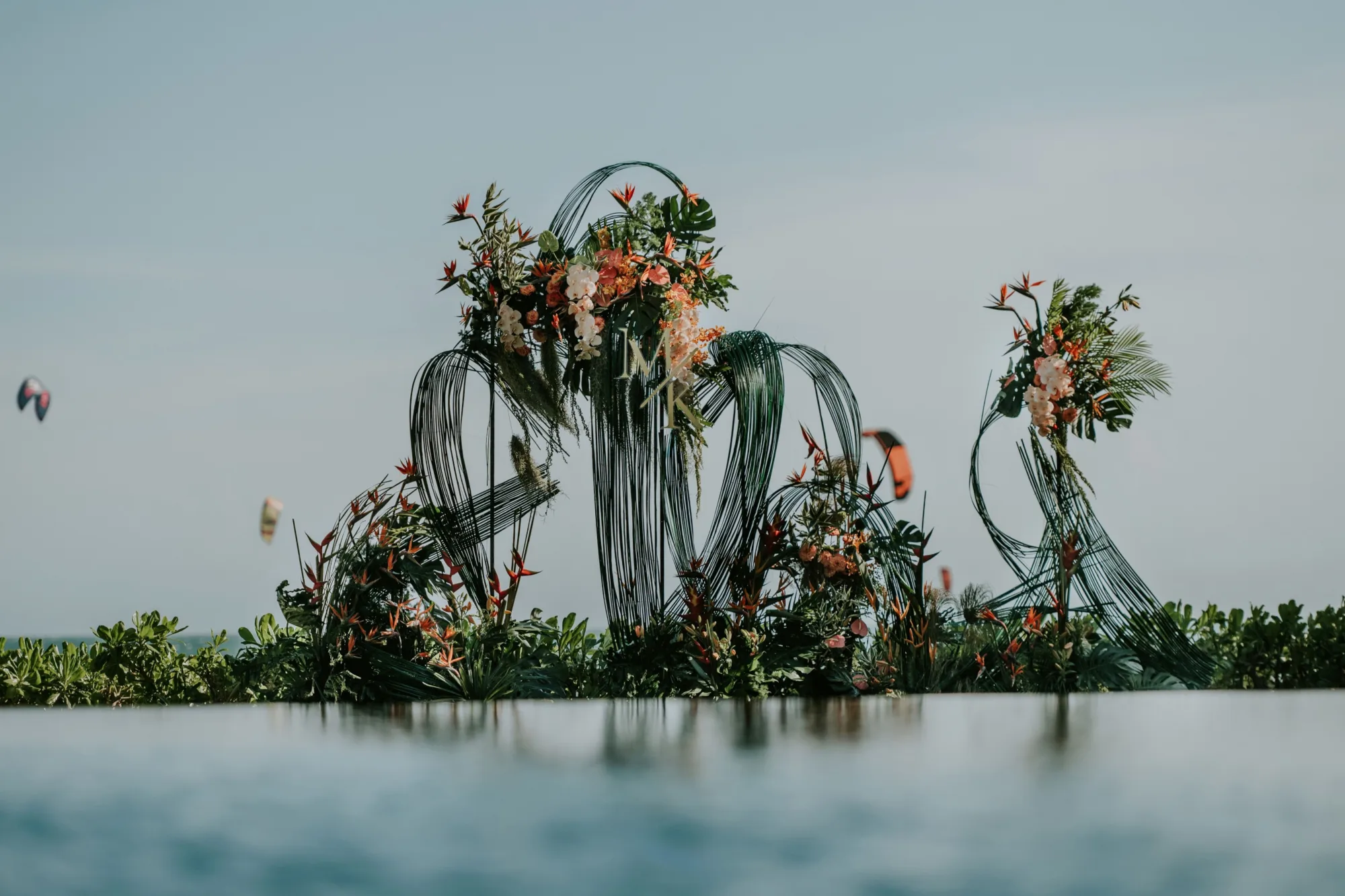 "Wildflower Sunset" - Concept đám cưới màu nắng: Cuộc Gặp Gỡ Dưới Hoàng Hôn