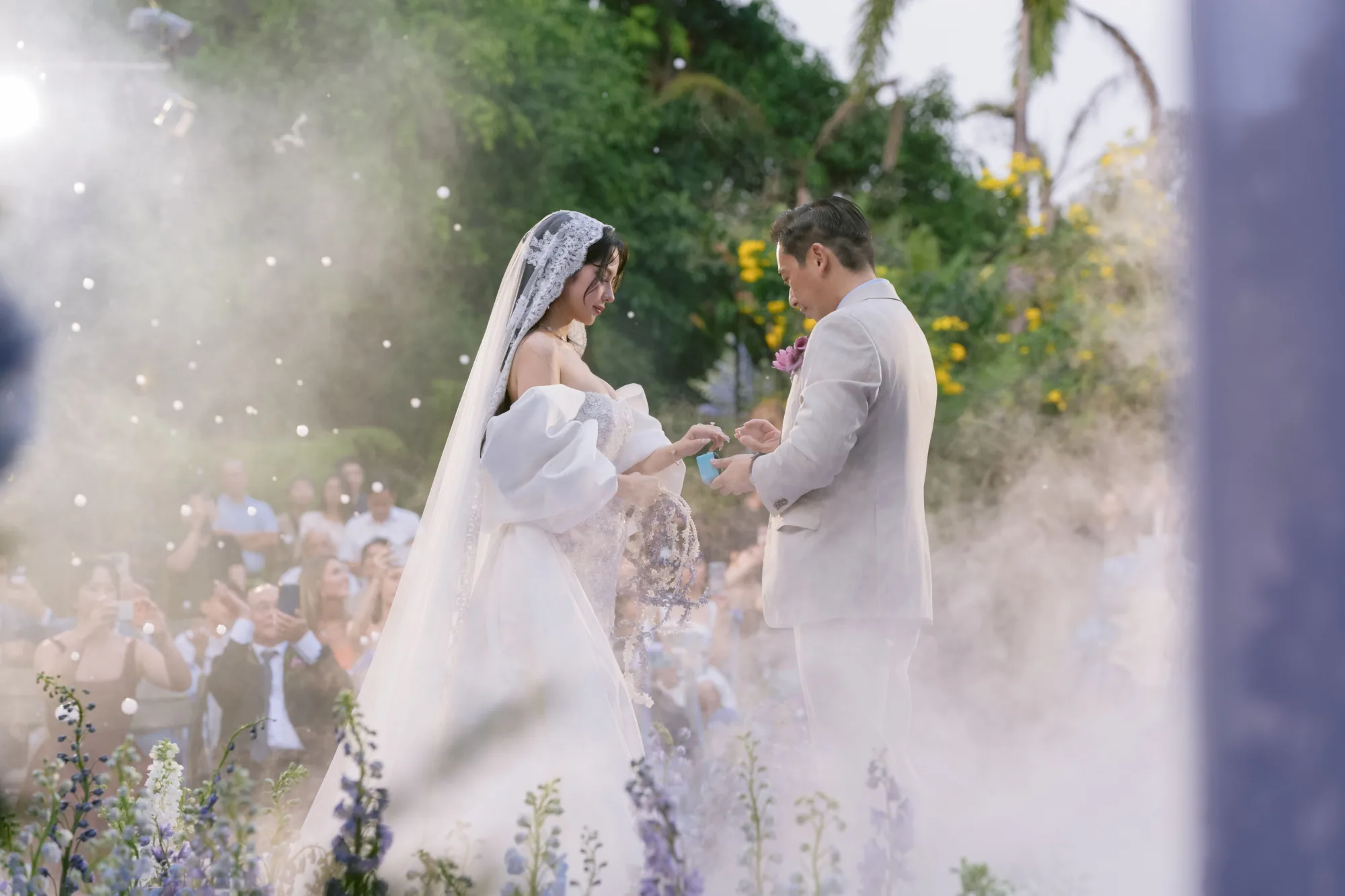DOCUMENTARY & FILM WEDDING PHOTOGRAPHY: XU HƯỚNG CHỤP CƯỚI 2026