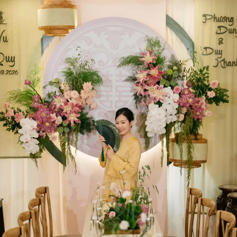 "Hồng Liên Cổ Sắc" - Concept gia tiên cổ phong: Khởi Đầu Mang Phong Vị Xưa